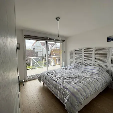 Apartman Perouse8 *