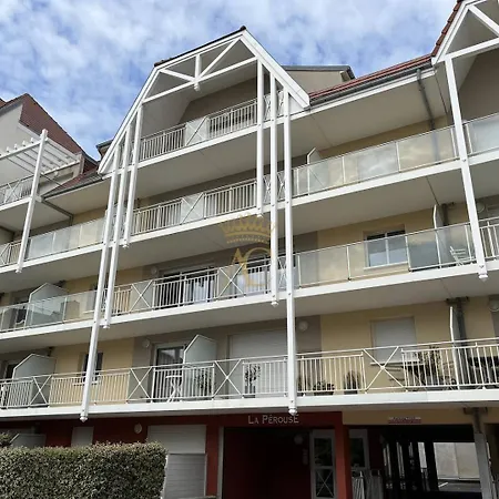 Perouse8 Apartman *